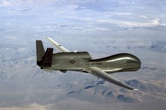 アメリカ空軍、無人偵察機「RQ-4 グローバルホーク」を横田基地へ暫定配備 画像