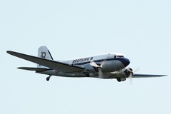 【レッドブル・エアレース千葉】機齢77歳、ダグラス「DC-3」が幕張の空を舞った 画像