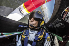 【レッドブル・エアレース千葉】室屋義秀、パイロットになっていなかったらタクシーの運転手に? 画像