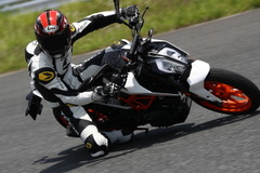 【KTM 390デューク 試乗】見てウットリ、走りのアツさと先進技術も魅力…青木タカオ 画像