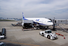 航空機、預入手荷物としてのリチウム電池内蔵のタブレット機器は必ず電源オフ...罰金50万円 画像