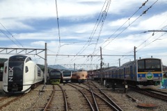 【夏休み】189系など富士急乗入れのJR車両が勢揃い…河口湖駅で「3並び」撮影会 画像