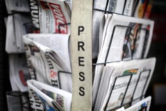 【新聞ウォッチ】「物価2%目標達成」6度目の先送り、根強い消費者の節約志向 画像