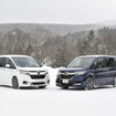 ホンダ ステップワゴン モデューロX（左）とノーマル仕様のステップワゴン（右）