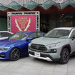 インポート・カー・オブ・ザ・イヤーのBMW 3シリーズセダン（左）と日本カー・オブ・ザ・イヤーのトヨタRAV4（右）