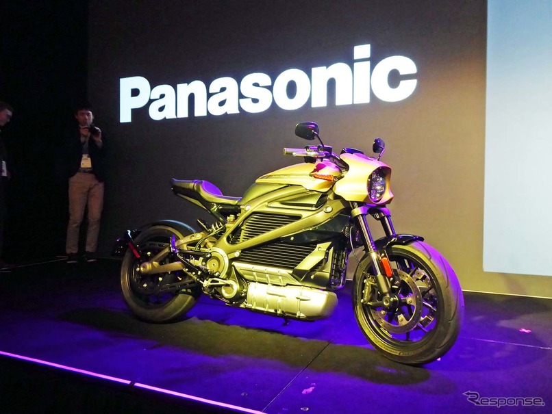 パナソニックのプレカンで披露されたハーレーの電動バイク、LiveWire