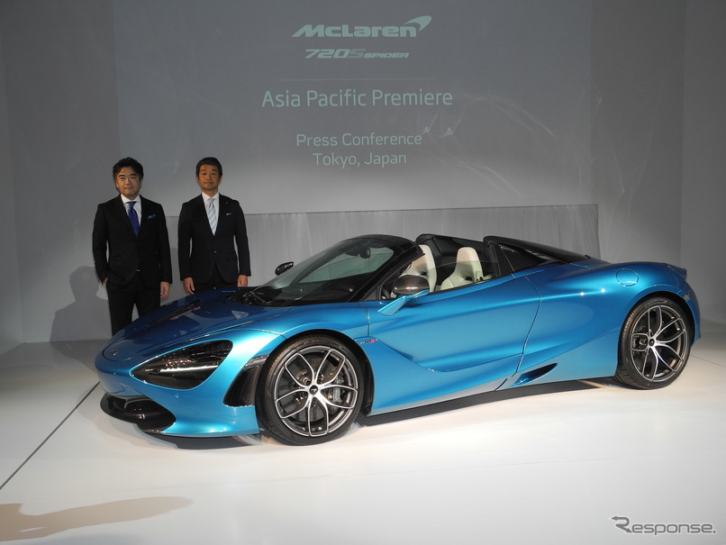 マクラーレン『720S Spider』とマクラーレン・オートモーティブ・アジア日本支社代表の正本嘉宏氏（左）、同リージョナル・セールス・マネージャーの平田寿樹氏