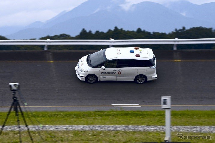 自動運転によるテストコースでのタイヤ試験