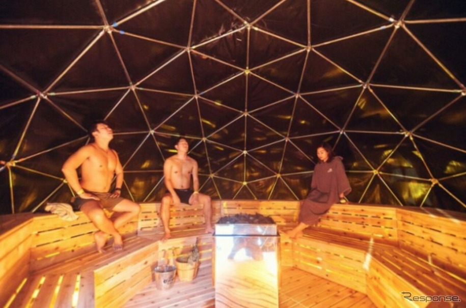 下北沢ケージで3月17日まで開催中の「CORONA WINTER SAUNA SHIMOKITAZAWA」