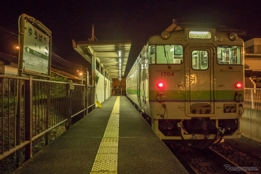 夕張支線のラストラン列車となる夕張19時28分発追分行き普通列車。