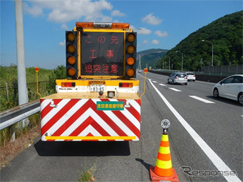 渋滞末尾警戒車の配置例