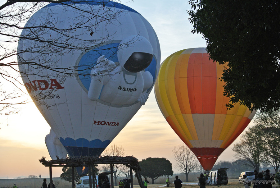 熱気球ホンダグランプリ2019が開幕。朝一番、オフィシャルバルーンが展張された。