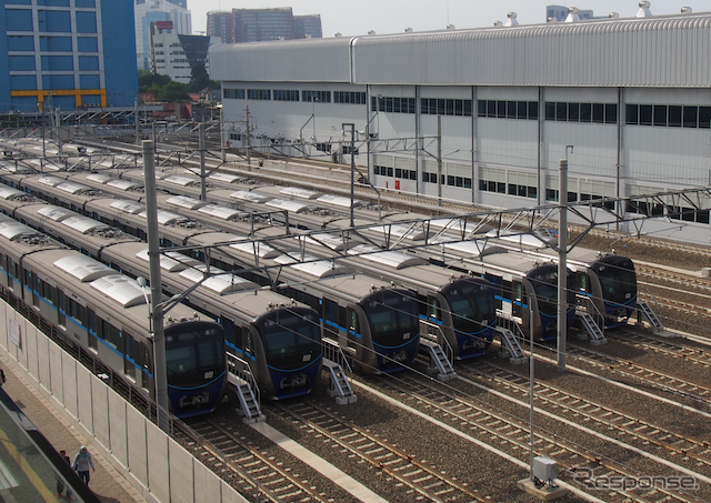 インドネシア・ジャカルタ初の地下鉄が開業。終点駅にはピカピカの車両が並ぶ