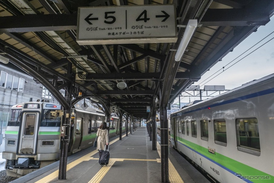普通旅客運賃では200kmまでの賃率が改定される予定となったJR北海道の運賃値上げ。写真は小樽駅の4・5番線ホーム。