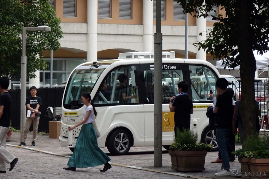 歩行者や一般車両を自動的にセンシングして停止。停止時間が長くなることもあったが、走行自体はスムーズそのものだった