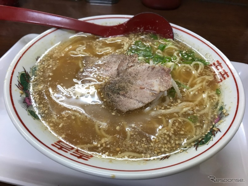 まずは表の看板でもおススメで出ていたラーメン。