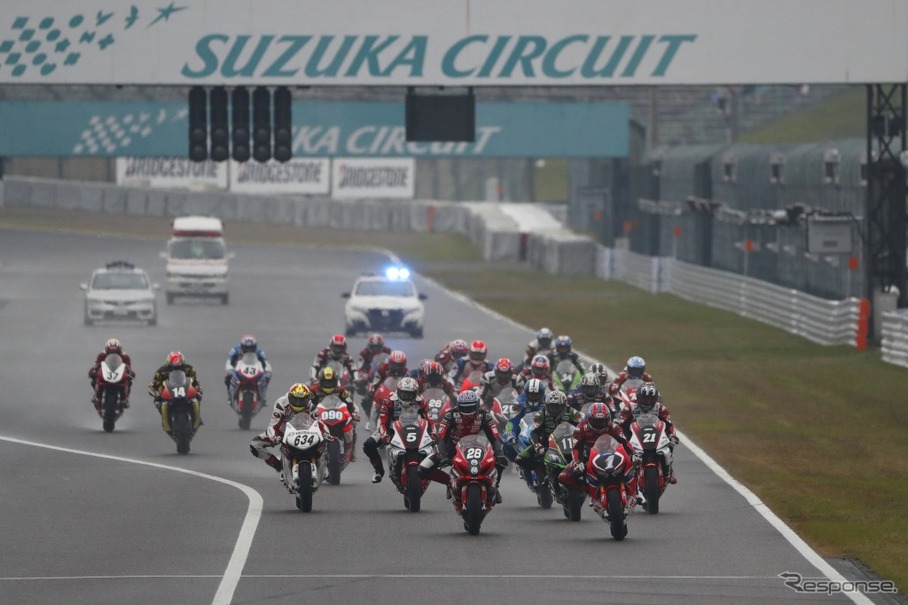 2018MFJ全日本ロードレース選手権シリーズ最終戦　JSB1000クラススタートシーン