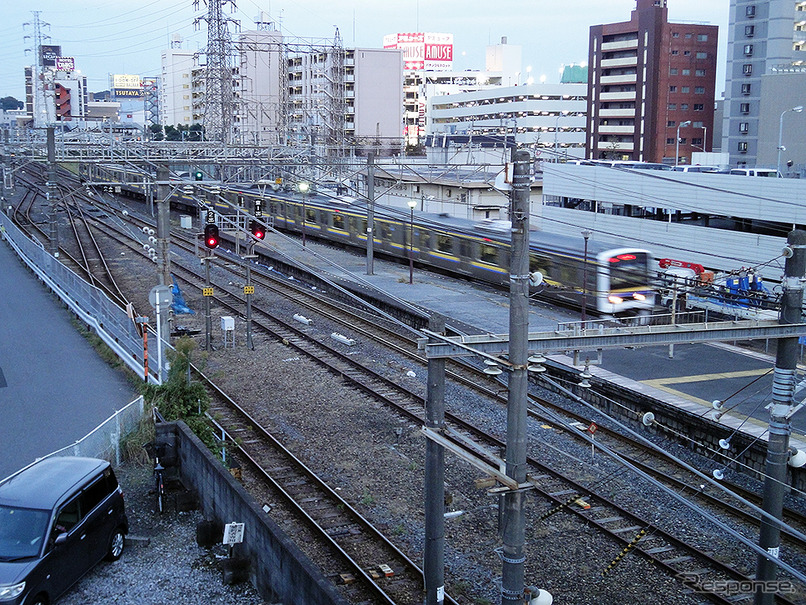 総武本線東千葉駅（2016年11月）。今回の台風15号の影響で屋根が倒壊した。