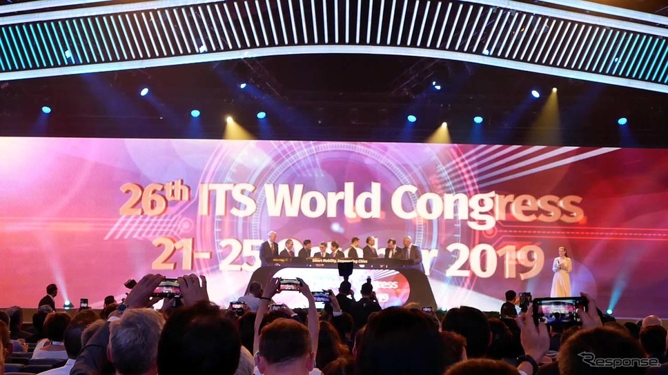 関係役員の手で「ITS世界会議シンガポール2019」はスタートした