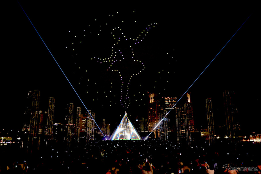 FUTURE DRONE ENTERTAINMENT Intel(R) Drone Light Show “CONTACT”