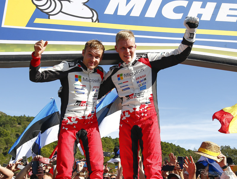 「トヨタ・ヤリスWRC」を駆り、2019年WRC王者となったオット・タナク（右）。隣はコ・ドライバーのマルティン・ヤルヴェオヤ。