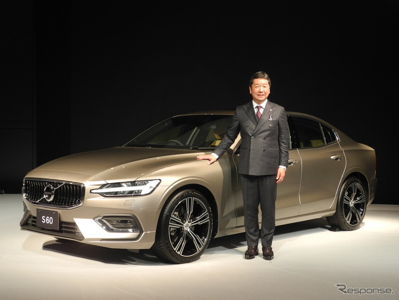 ボルボ・カー・ジャパンの木村隆之社長と新型『S60』