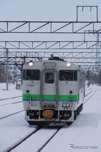 滝川駅に入線する根室本線の普通列車。当面は芦別までの運行となる模様だ。