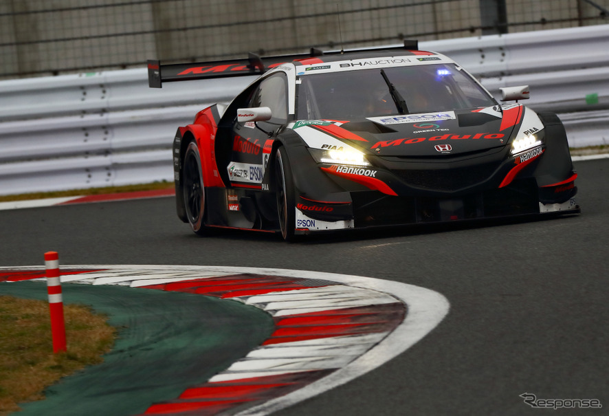 特別交流戦「レース2」で優勝した#64 ホンダNSX（N.カーティケヤン）。