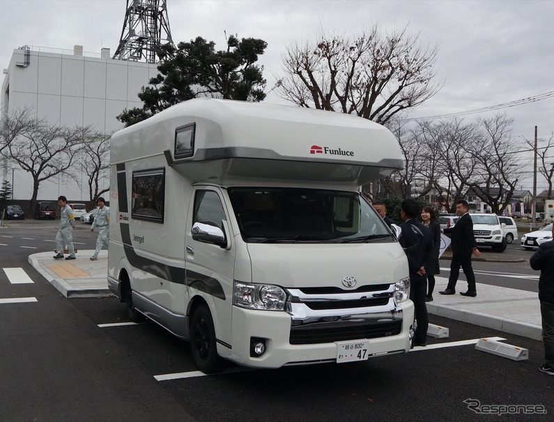 避難所等に派遣されるハイエースキャンピングカー