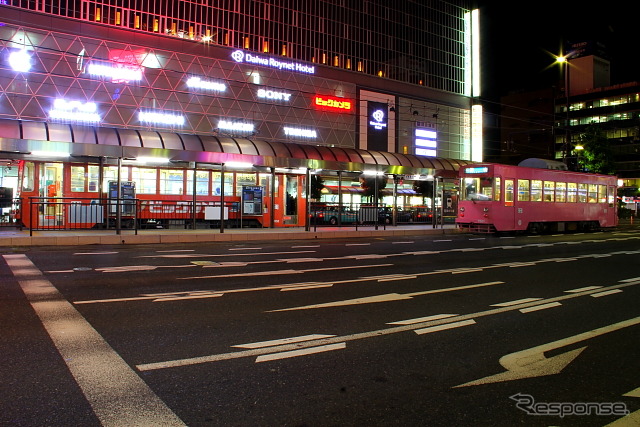 岡山電気軌道の岡山駅前停留場。ここから100mほど軌道が岡山駅方向（写真左手）に延伸される。