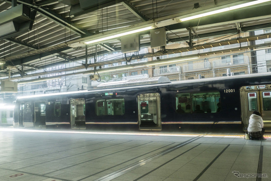 現在の渋谷駅埼京線ホーム。停車しているのは新宿方面へ向かう相模鉄道（相鉄）12000系。相鉄線からの埼京線乗入れも5月30・31日は中止され、大崎折返しとなる。2019年12月31日。