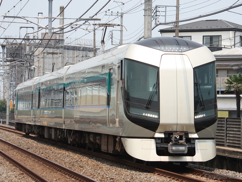 伊勢崎線系統では通勤特急的な性格の500系「リバティ」。野田線の特急『アーバンパークライナー』などでさらに増発が図られる。