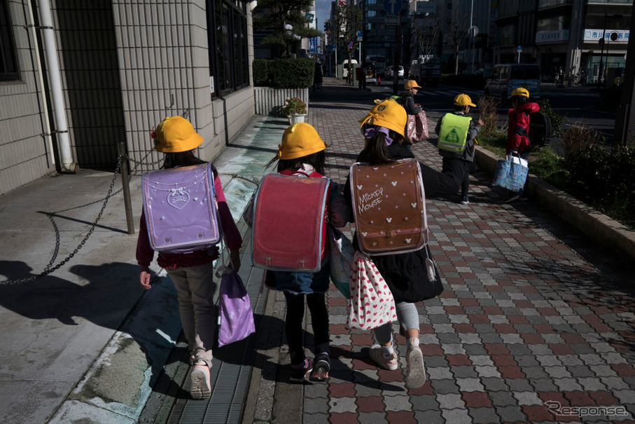 2月27日、東京・市川