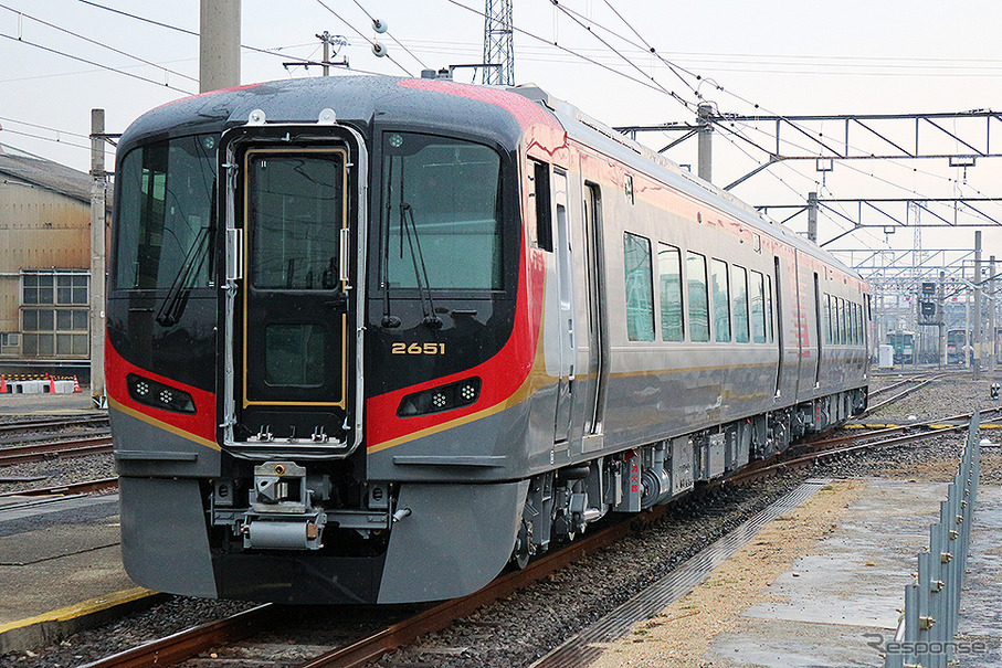 『うずしお』で使用している2600系気動車。『うずしお』は上下各1本が減便となる。