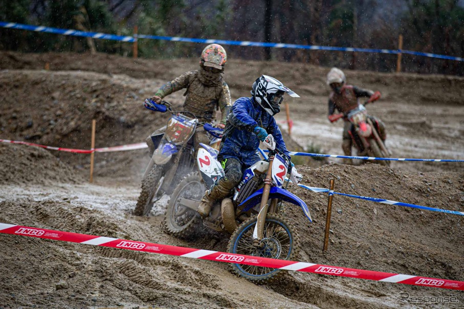 【JNCC 開幕戦】雨の阪下を制したのはベテラン鈴木健二