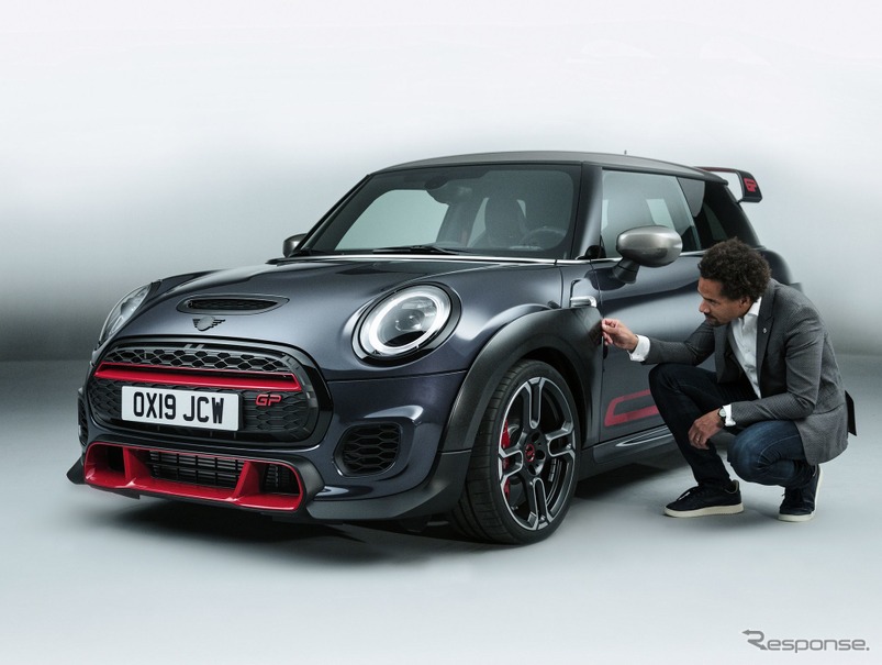 MINI ジョンクーパーワークス（JCW）GP 新型とMINIのデザイン部門を率いるオリバー・ヘイルマー氏