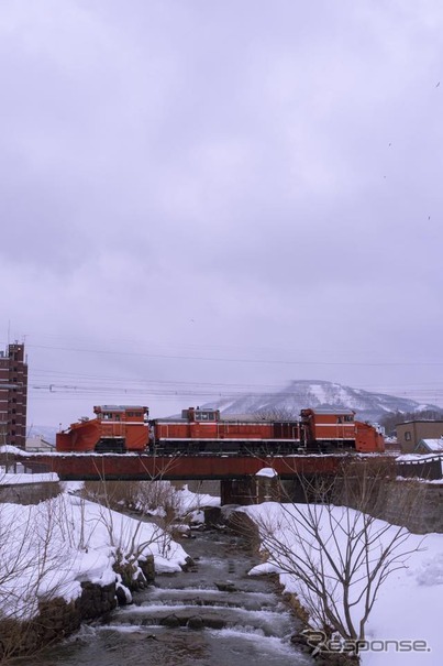 2019年度の冬シーズンは少雪傾向で、除雪列車の運行が早々と打ち切られることも。2020年2月。函館本線南小樽～小樽築港。