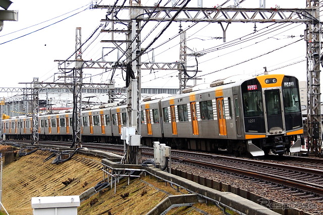全車両にインフルエンザウイルスなどに対する効果が持続する抗ウイルス・抗菌加工が施される阪神電車。写真は急行用の9000系。