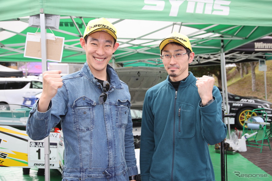 行徳聡さん（右）とドライバーの中平勝也さん（左）