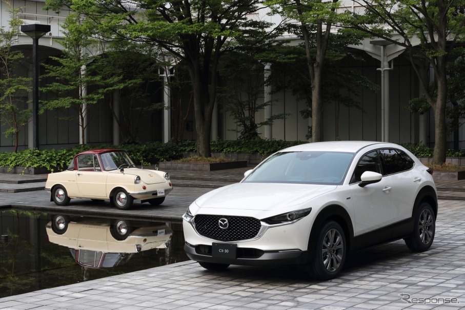 マツダ R360クーペ と CX-30 100周年特別記念車