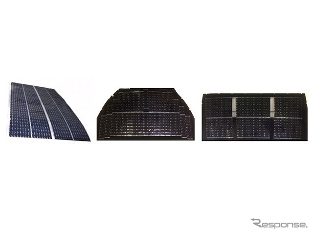 複数の太陽電池セルにより構成された太陽電池パネル（左からルーフ、フード、バックドア）