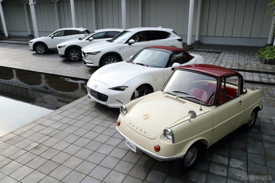 マツダ R360クーペとマツダ100周年特別記念車