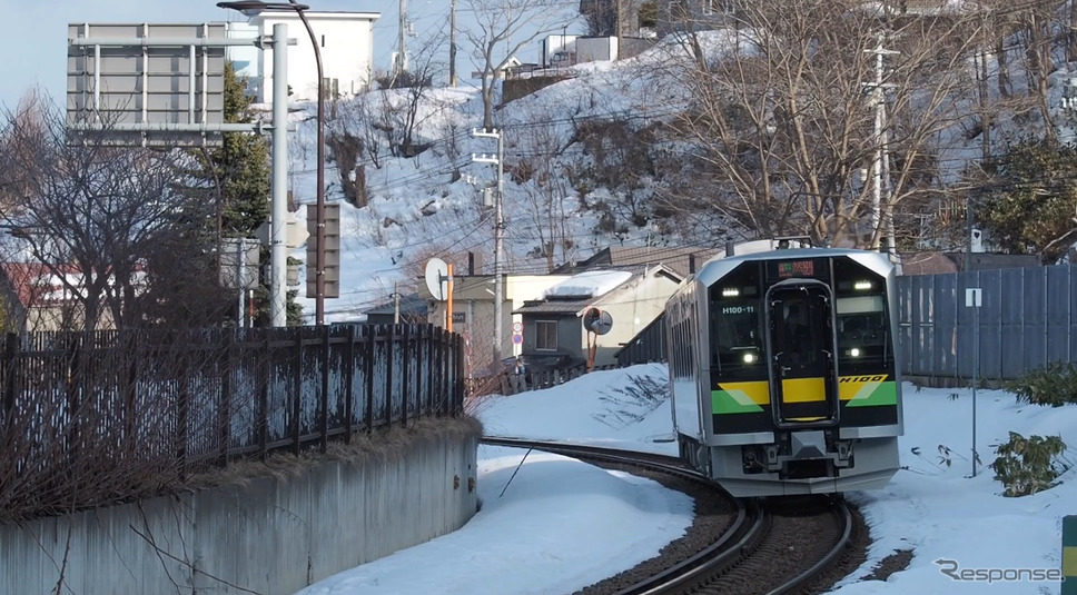 国からの支援に基づき非電化区間への新車投入も行なっているJR北海道。写真は2020年3月改正から営業運行に入ったH100形気動車。