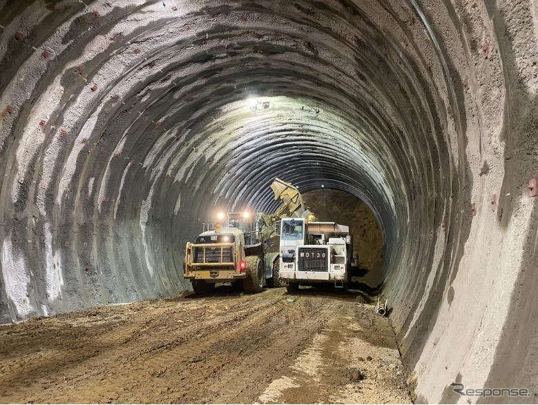 福井県敦賀市内で工事中の深山トンネル。