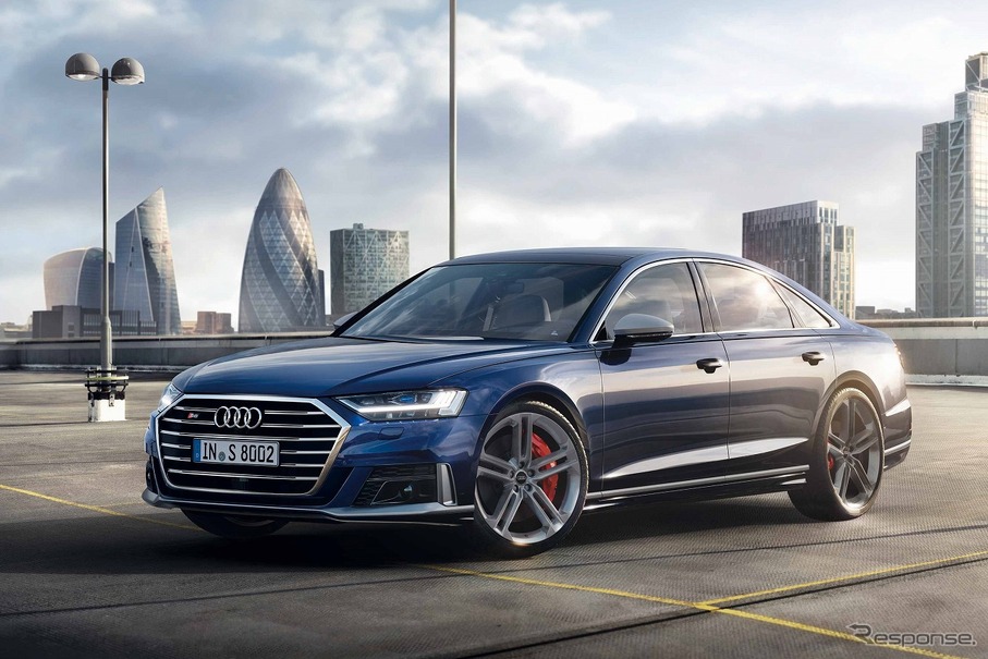 アウディ　AUDI A8 S8 カーボンパネル？