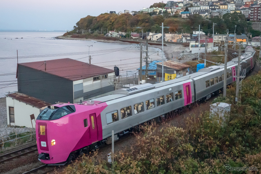 小樽へ向かう10月18日のツアー列車。函館本線朝里～小樽築港。