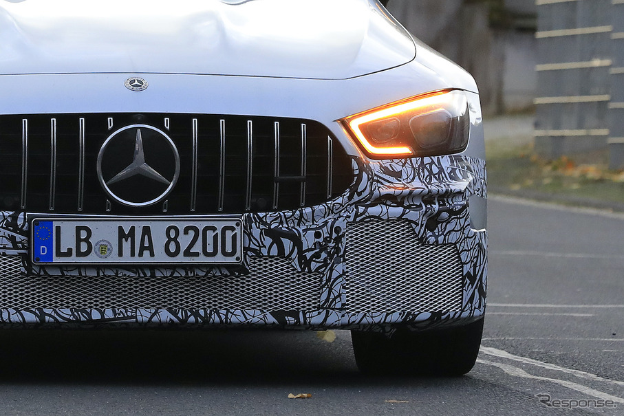 メルセデス AMG GT 4ドアクーペ　改良新型プロトタイプ　スクープ写真