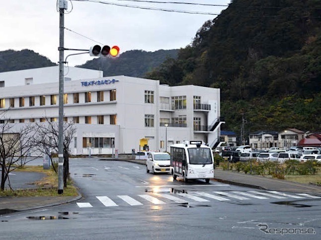 自動運転車に信号情報を配信する技術を実証