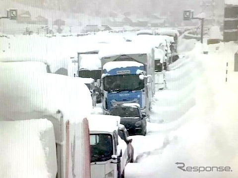 関越道の滞留車両状況