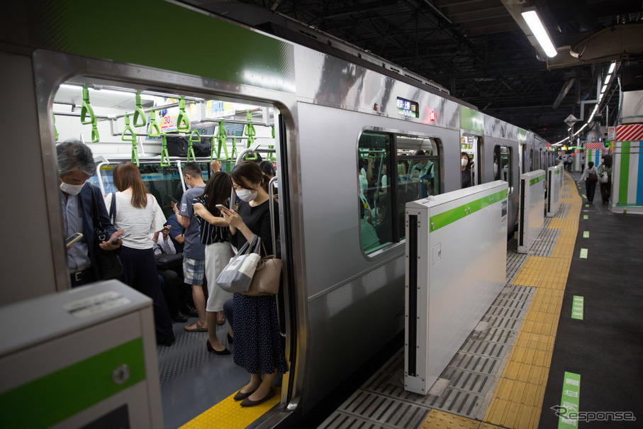 JR東日本の山手線では、平日が外回りの大崎～池袋間で19分程度、池袋～品川間で14分程度。内回りの池袋～大崎間で28分程度繰り上がる。土休日は外回りの大崎～池袋～品川間で19分程度、内回りの池袋～大崎間で28分程度繰り上がる。